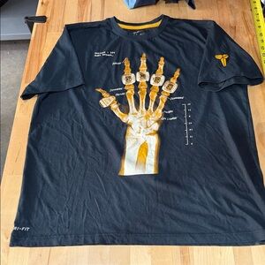 Nike Kobe Bryant Broken Not Beaten T-shirt RARE GOLD COLLAR BAND ORIGINAL XL